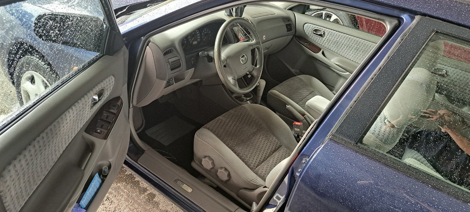 Mazda 626 benzine automaat, Auto's, Dealer onderhouden, Electronic Stability Program (ESP), Blauw, Particulier