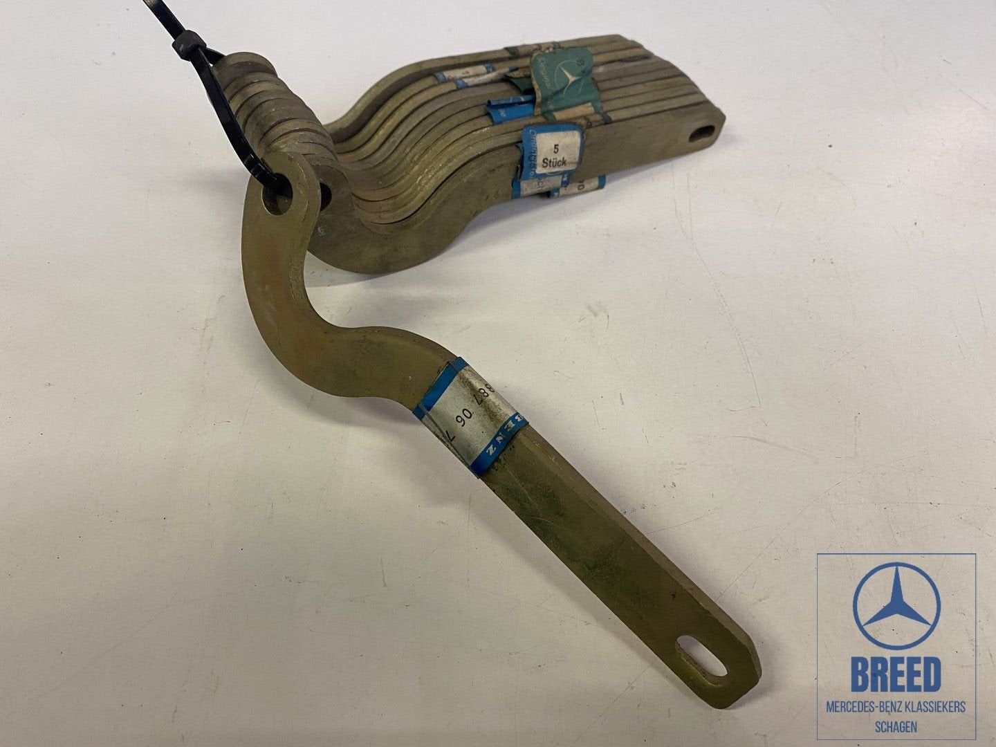 NOS motorkapscharnier rechts Mercedes W110 W111 W114 W115, Neuf, -, -, Enlèvement ou Envoi