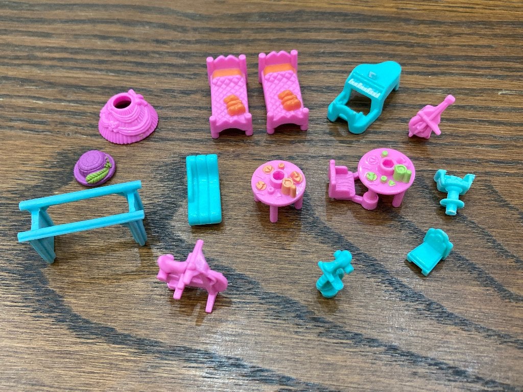 zolderopruiming: Polly Pocket meubeltjes clubhouse 1995, Ophalen of Verzenden, Zo goed als nieuw