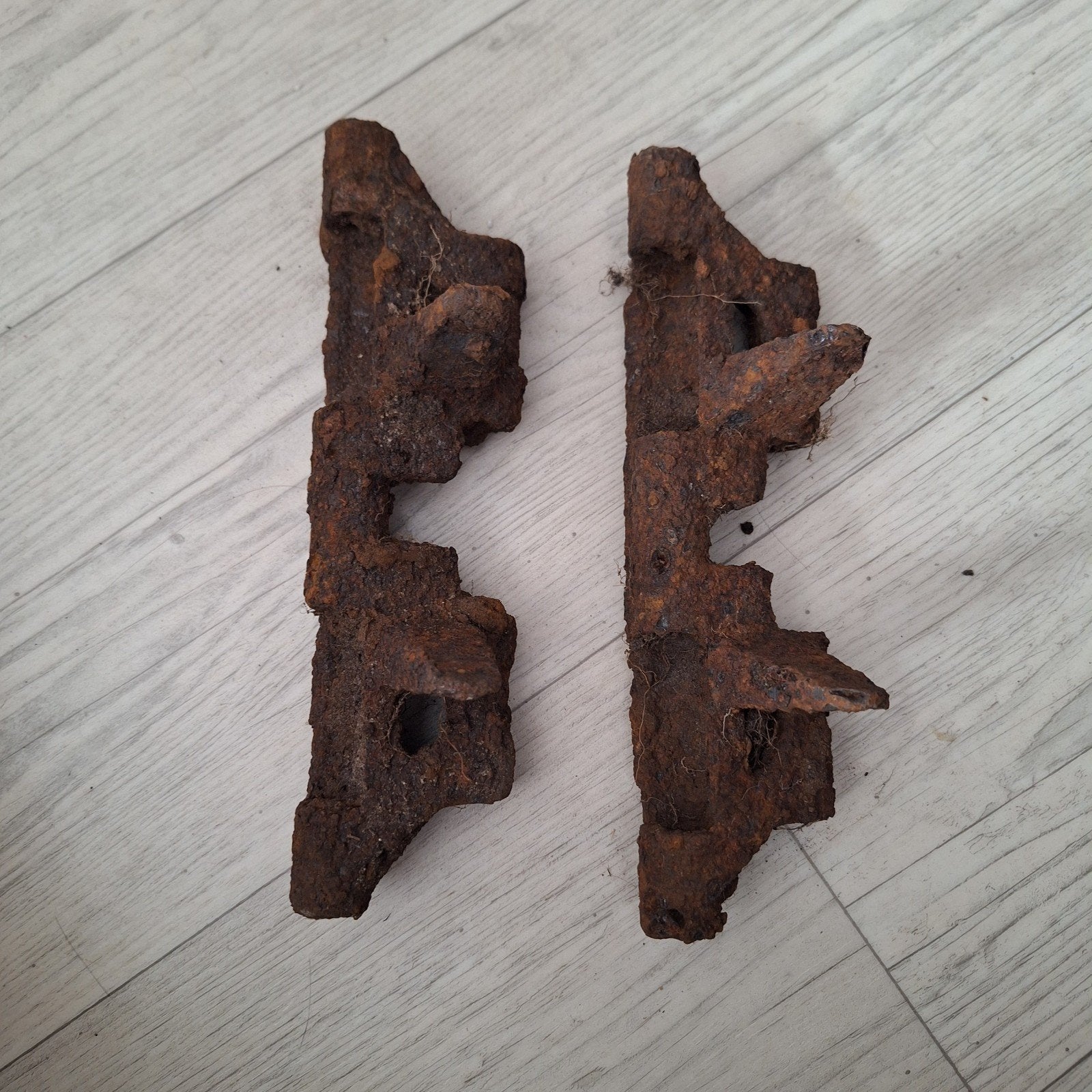Deux patins de char Bren Carrier WW2, Collections, Enlèvement ou Envoi, Armée de terre, Douilles ou Pièces de fouille