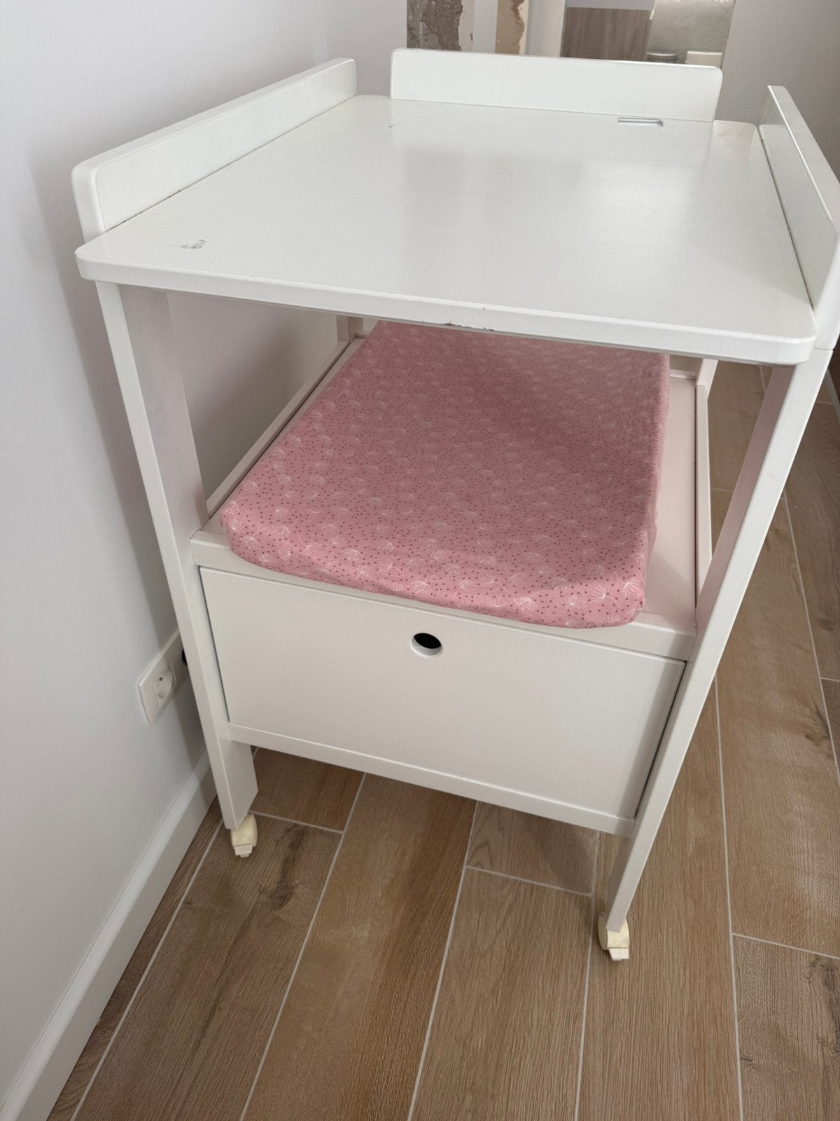 Luiertafel met 4 wielen te koop, Ophalen, Zo goed als nieuw