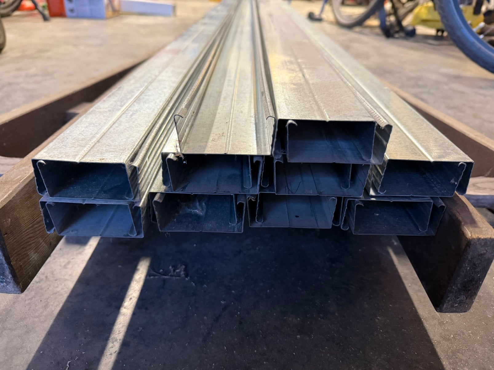 Gyproc plafond profielen 60x27 4m, Ophalen, Nieuw, IJzer