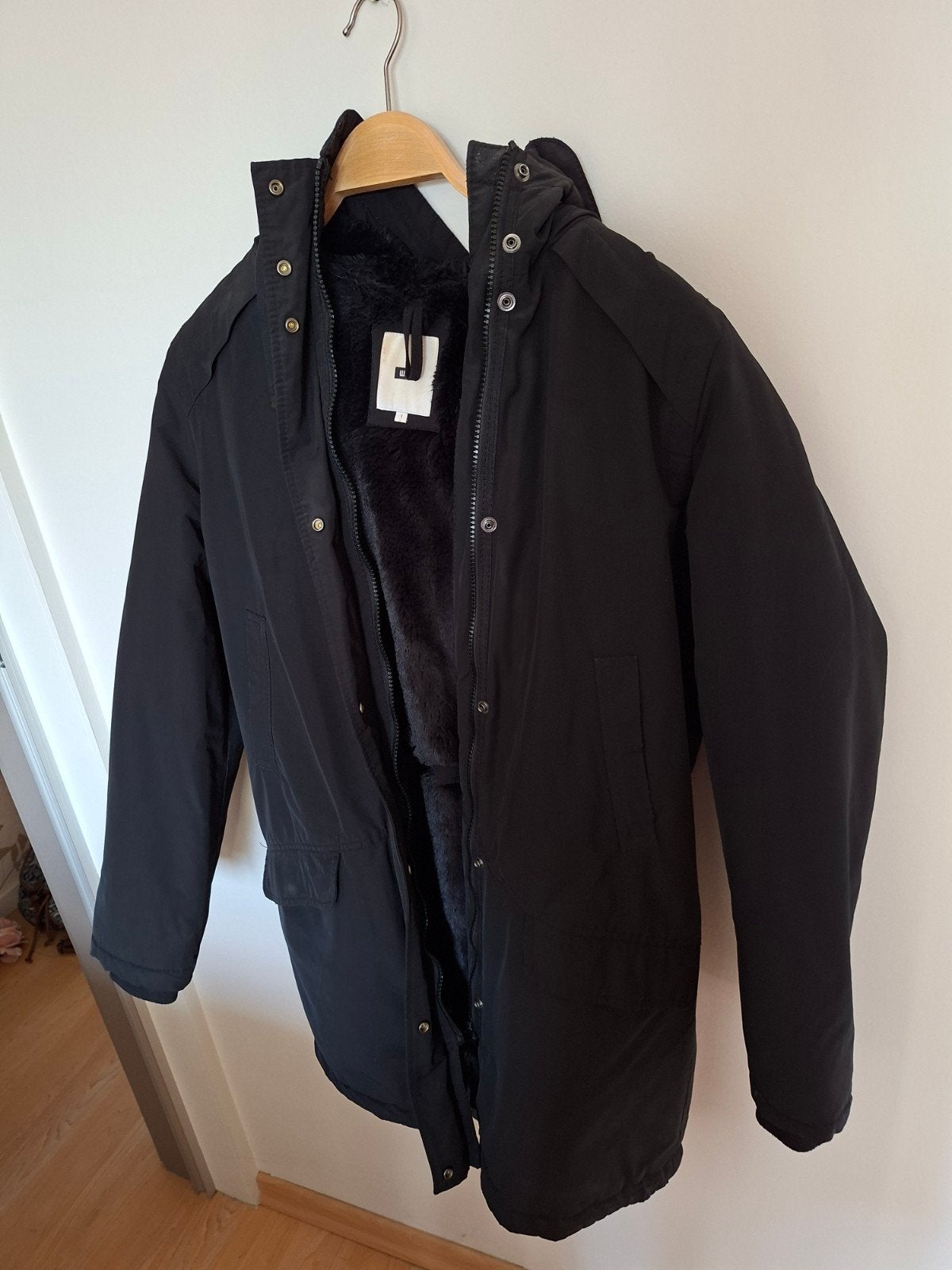 Lange zwarte winterjas vrouw merk We Fashion, Ophalen, Zo goed als nieuw, Zwart, WE Fashion