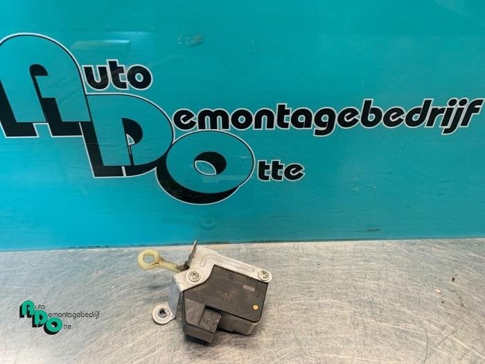 Motor Centrale Deurvergrendeling van een Peugeot 107 (107 05, Gebruikt, -, -, Ophalen of Verzenden