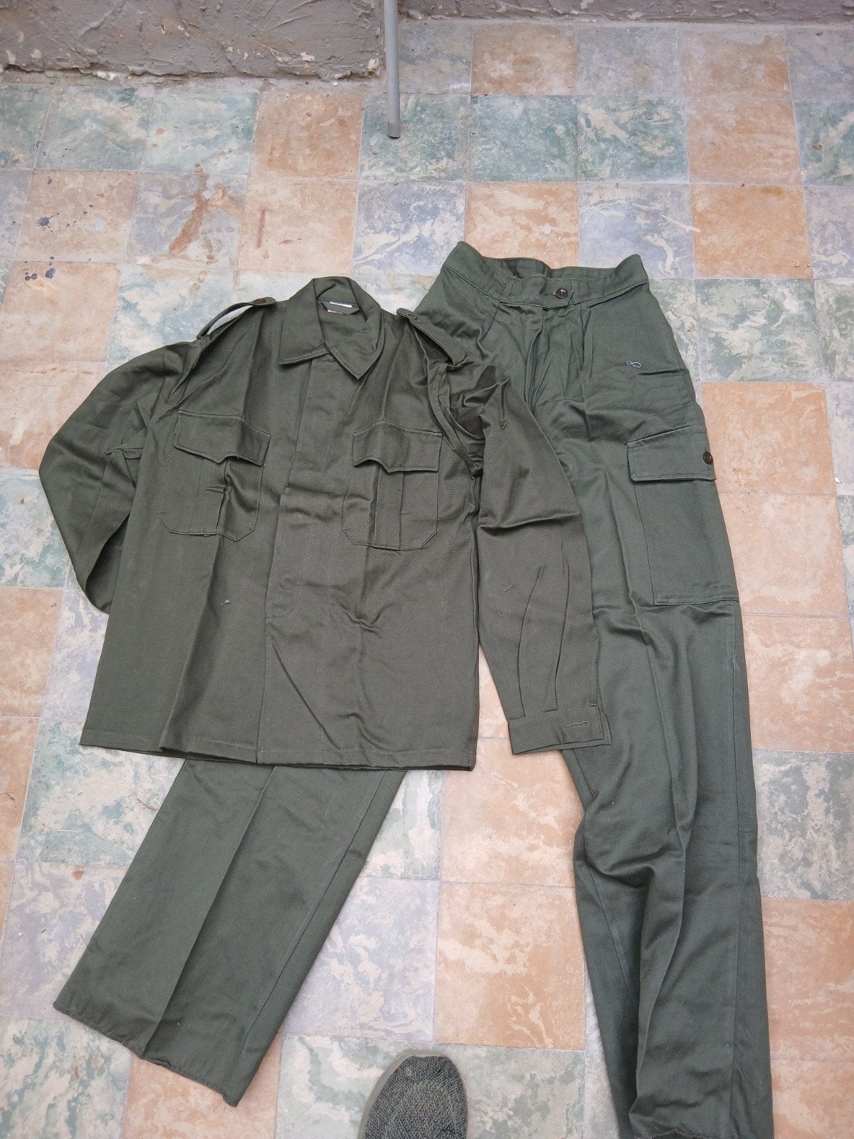 Veste et pantalon Abl., Collections, Objets militaires | Général, Enlèvement ou Envoi