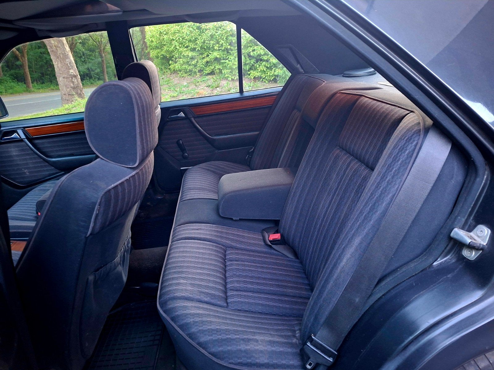 Mercedes-Benz W124 250D uit 1993, foto 7