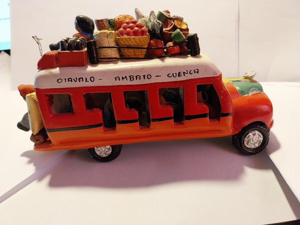 BUS PEINT A LA MAIN AVEC NOURRITURE /FIGURINES ARGILE1970, Enlèvement ou Envoi, Comme neuf