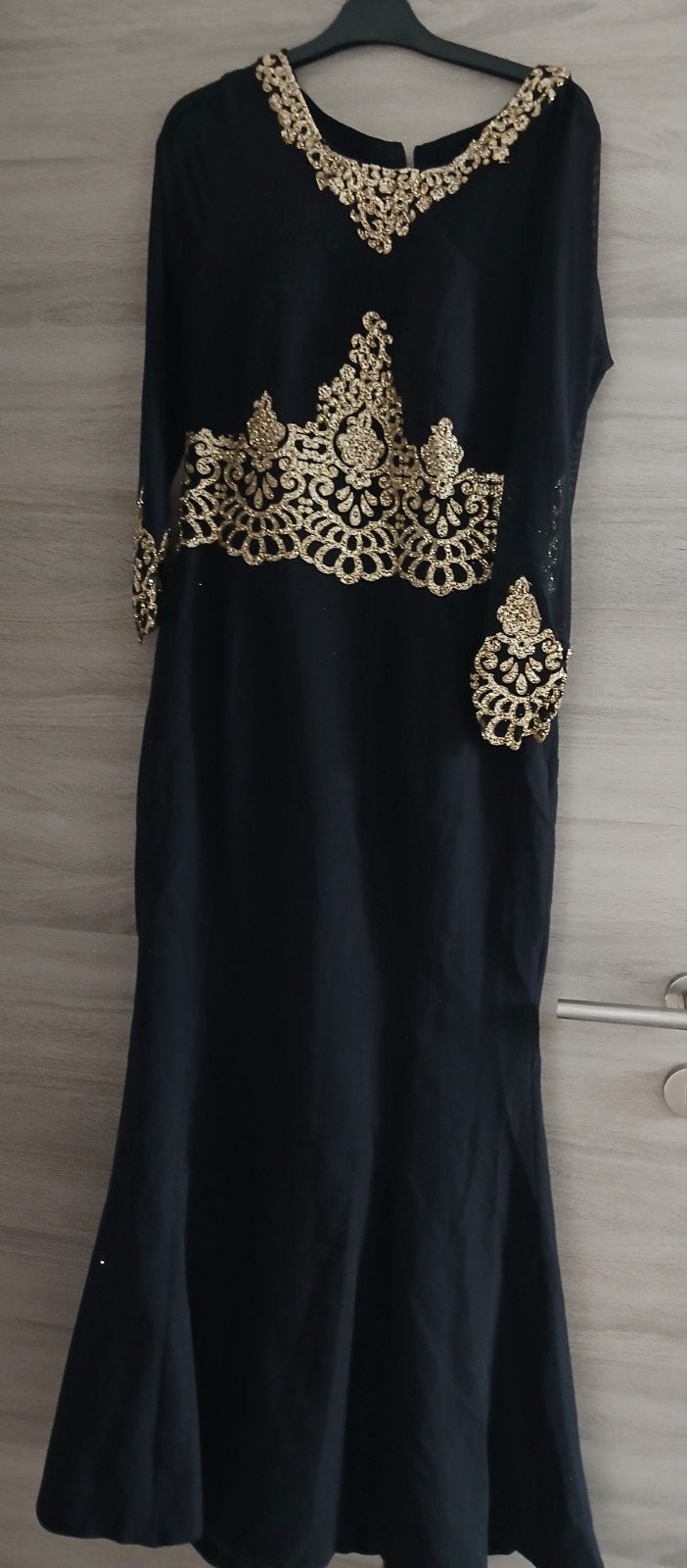 Zwarte avondjurk met gouden details, Ophalen of Verzenden