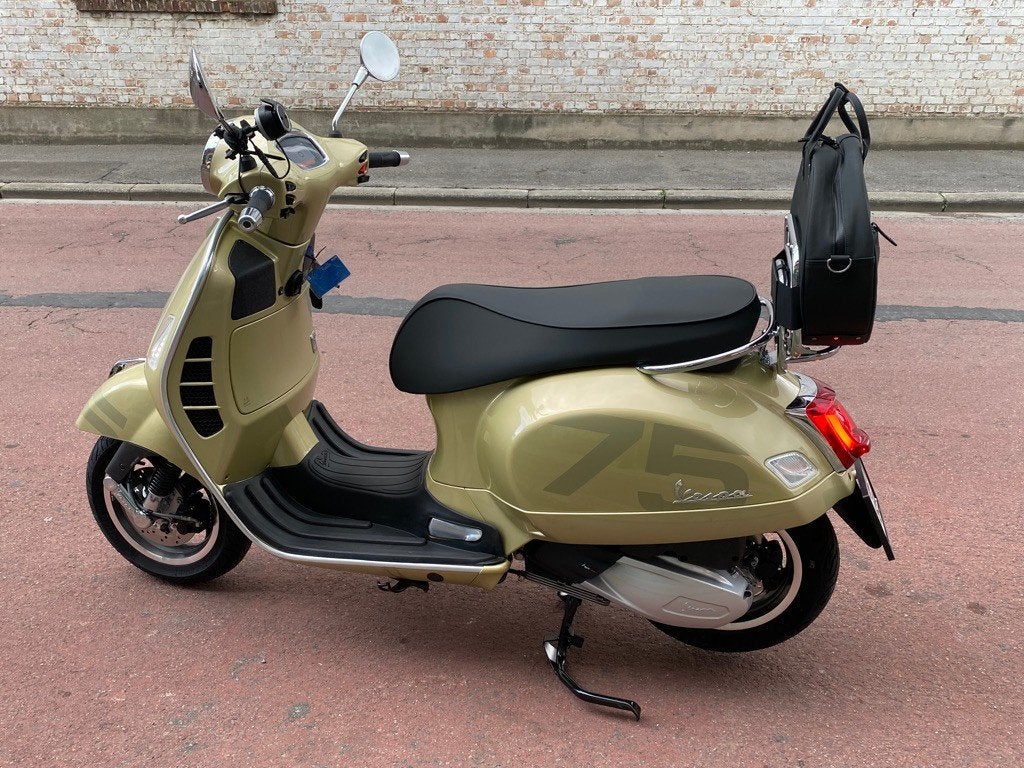 superbe vespa gts 300 75 th anniversaire, Autres modèles, 300 cm³, Comme neuf, Classe B (45 km/h)