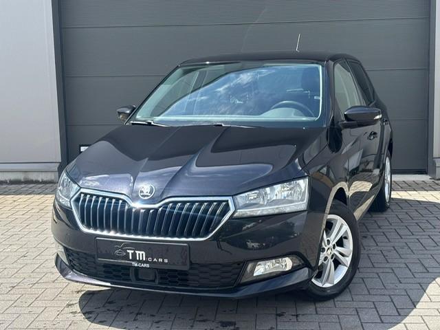Skoda Fabia benzine 27.000km, Auto's, Voorwielaandrijving, Stof, Zwart, Bedrijf