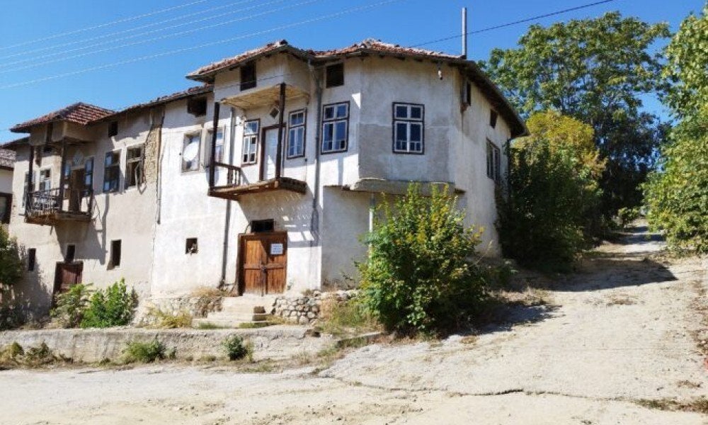 Huis te koop in het dorp Hotovo in Zuidwest-Bulgarije, Immo, Étranger, Village, Maison d'habitation, Hotovo - Bulgarije, 7 pièces