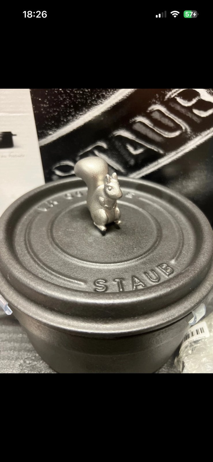 Poêle Staub 16 cm noir mat avec animal en fonte, Maison & Meubles, Enlèvement ou Envoi, Utilisé, Autres marques, Cocotte