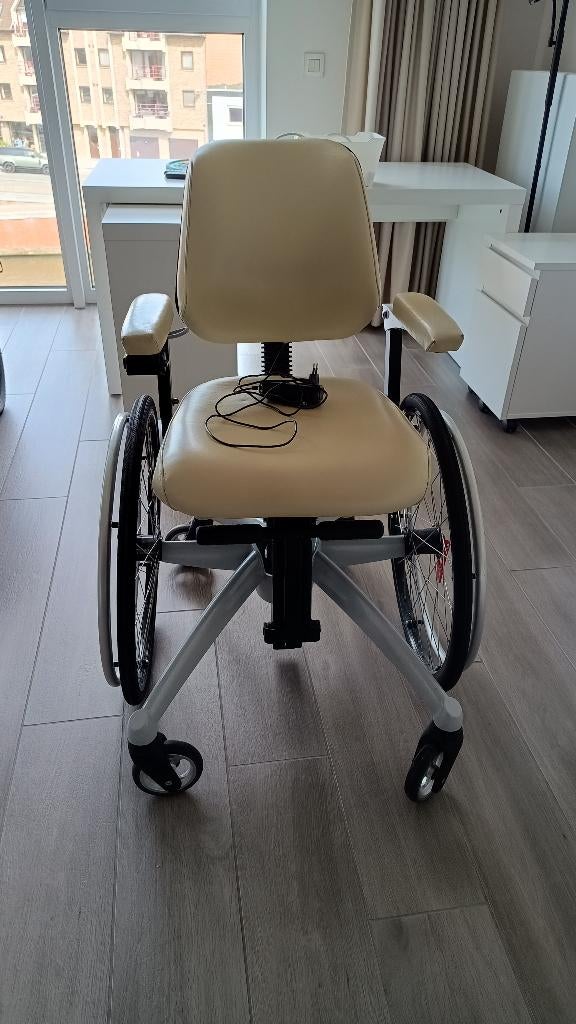 Sowecare trippelstoel, Diversen, Ophalen, Zo goed als nieuw
