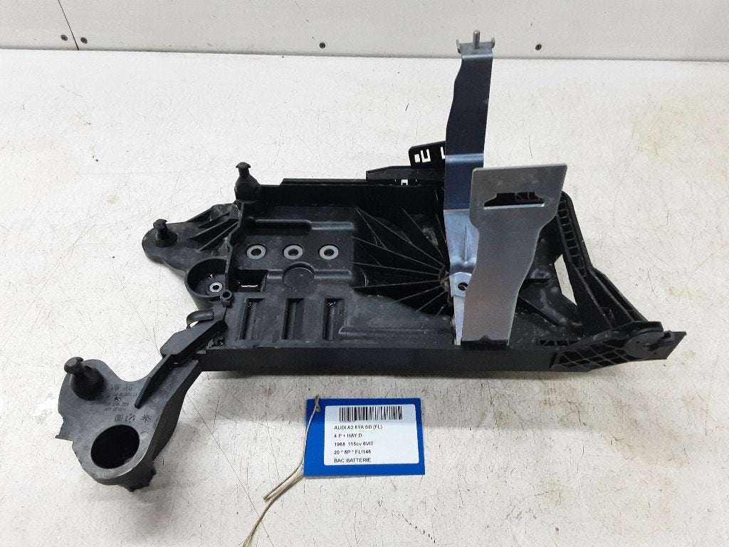 BAC A BATTERIE Audi A3 Sportback (8YA) (01-2019/-), Autos : Pièces & Accessoires, Utilisé, Audi