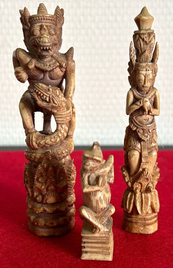 Serie van 3 Ancient Bone Miniaturen uit Bali - 1890-1910, 11 cm, Beige, Indonesië, Handgemaakt