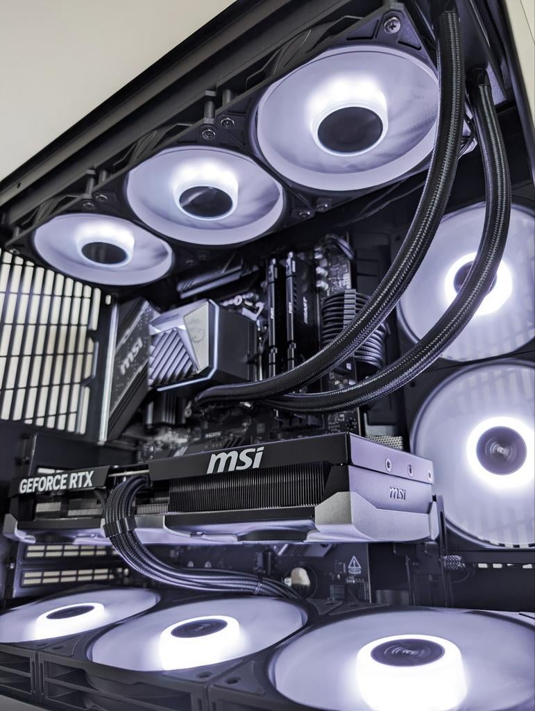 GAME PC met Ryzen 7 9800X3D / 5070 Ti / 32GB DDR5 RAM, Computers en Software, Desktop Pc's, Zo goed als nieuw, 4 Ghz of meer, SSD