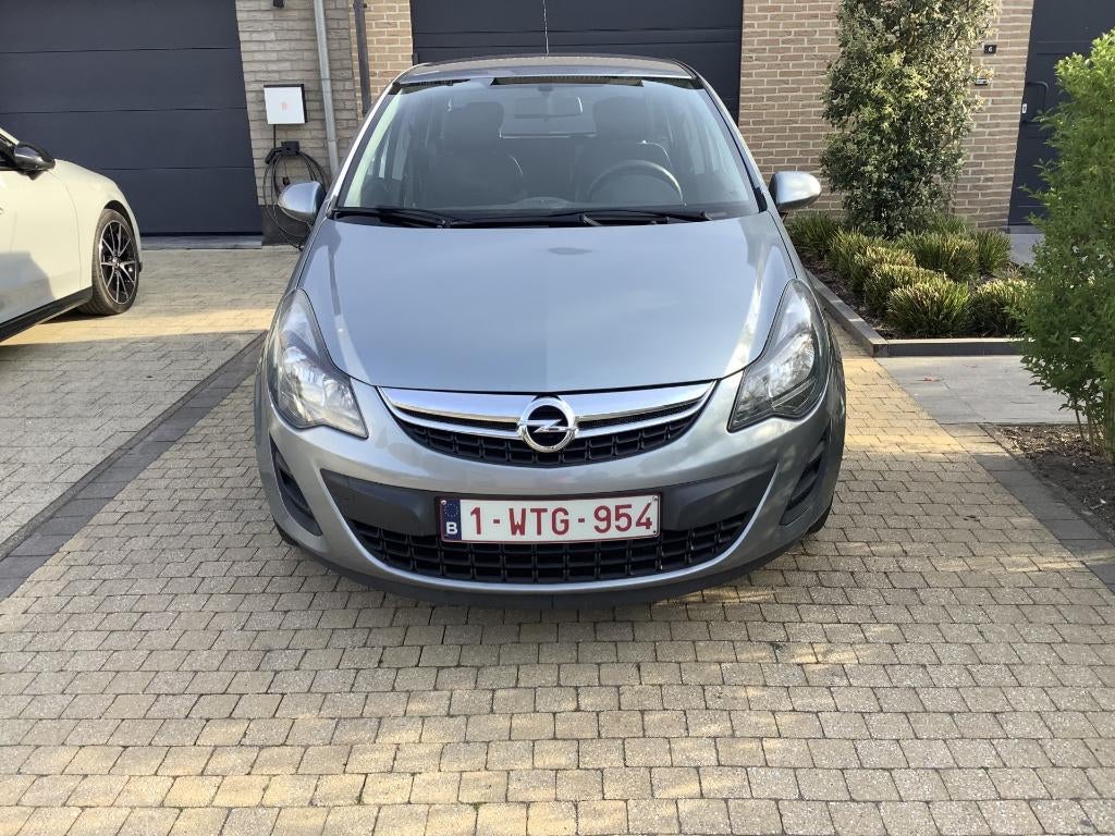 Opel Corsa benzine 2011 101000 km, Autos, Opel, Achat, 63 kW, Boîte manuelle, Noir