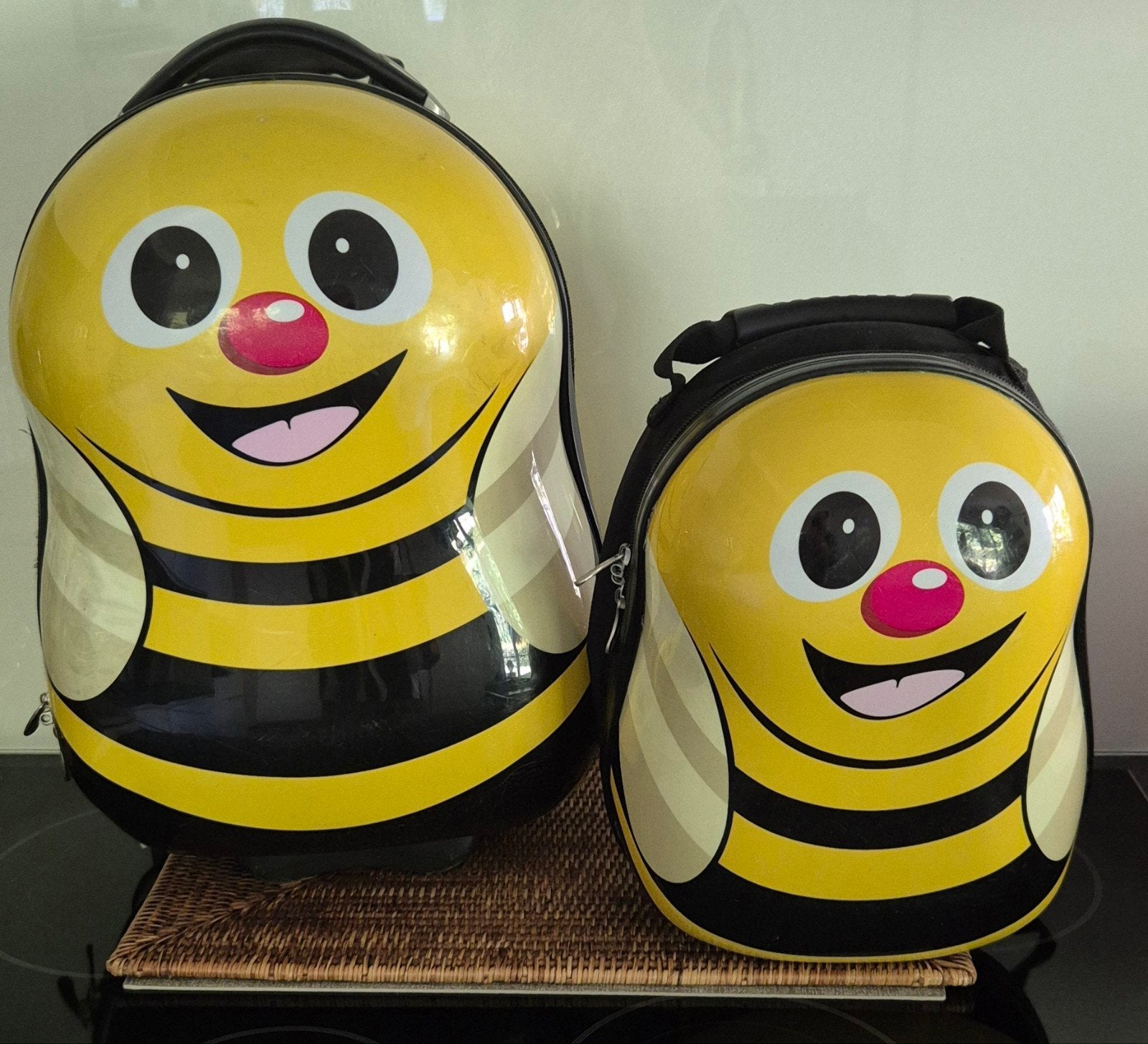 Vrolijke Bijen kinderkoffer en rugzak set, Kinderen en Baby's, Overige Kinderen en Baby's, Ophalen