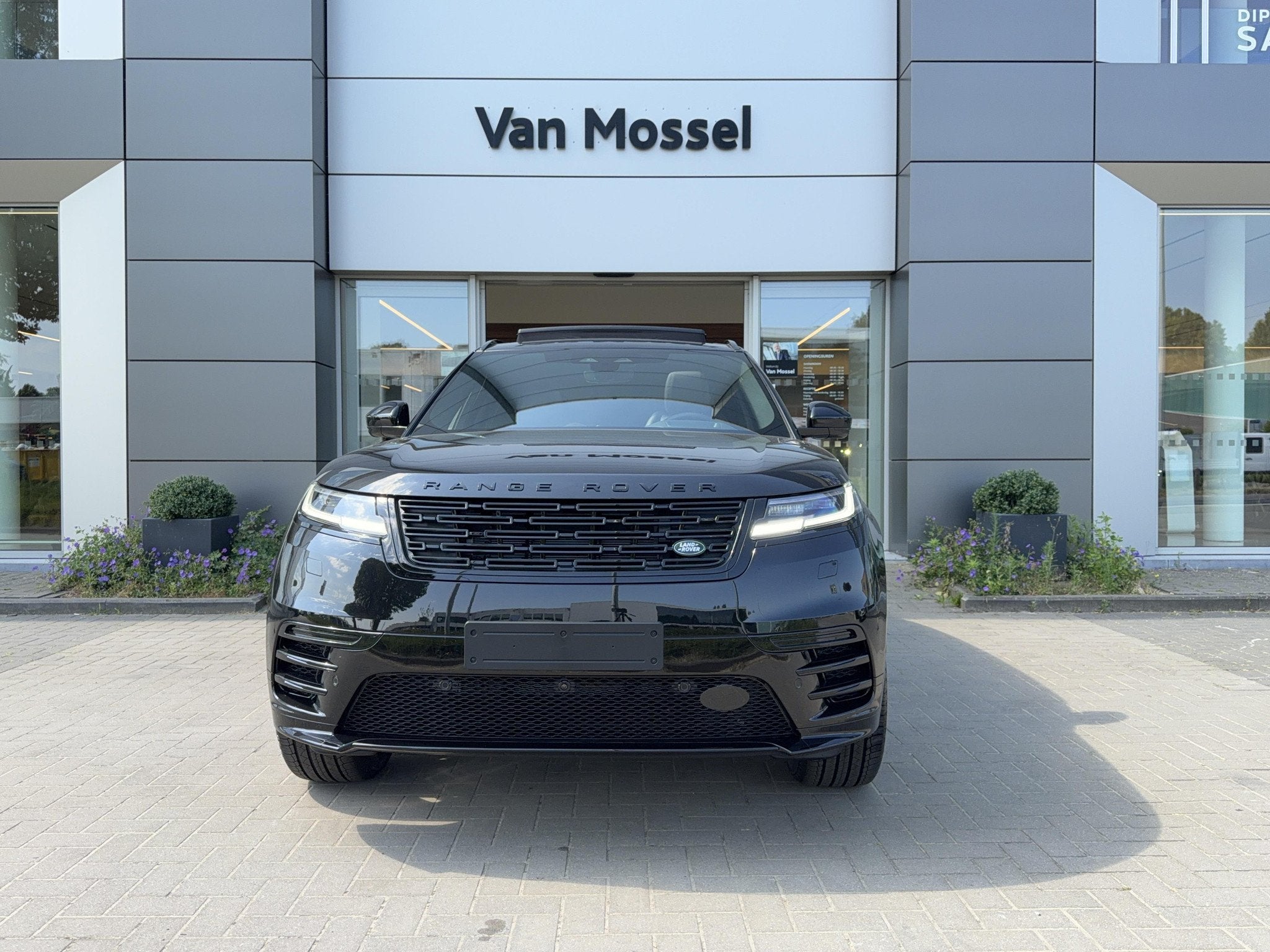 Land Rover Range Rover Velar P400e Belgravia AWD Auto. 26.75, Automaat, Zwart, 4 cilinders, 2000 kg