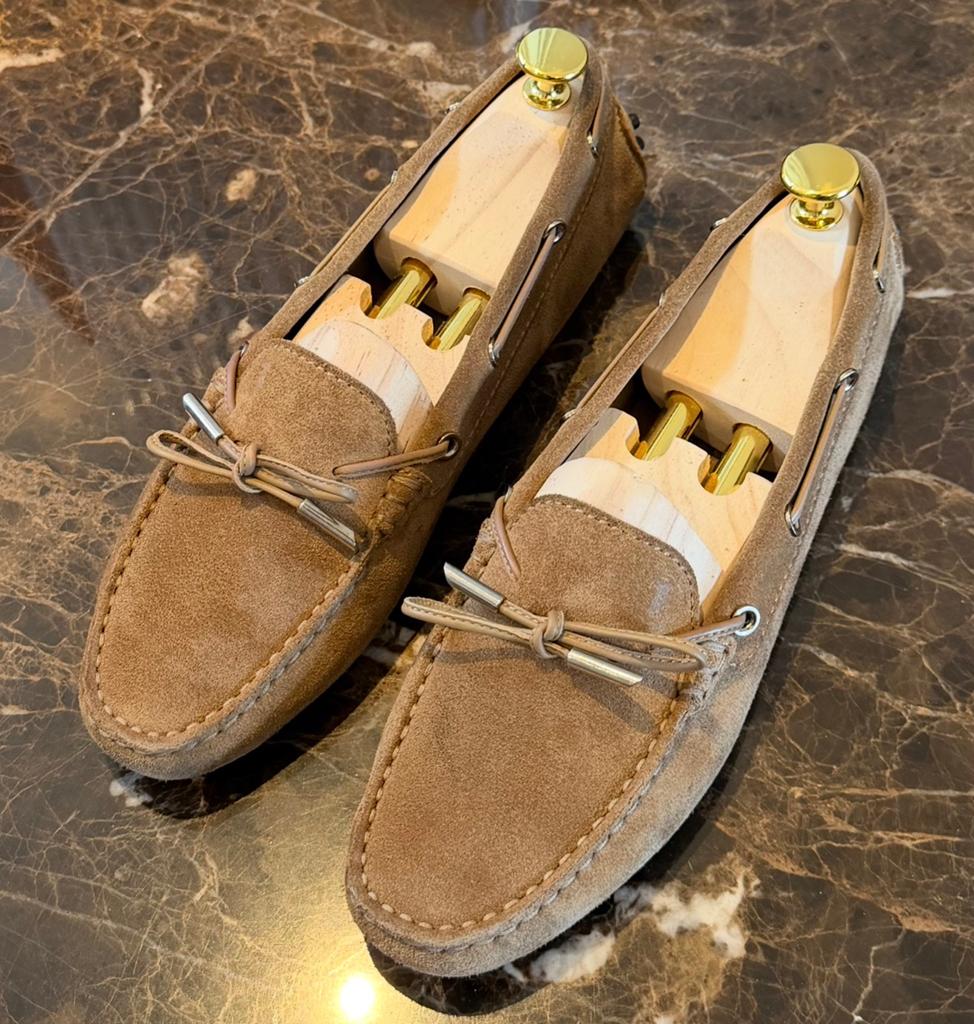 Chaussures de conduite Tod's Gommino Loafers taille 37.5, Enlèvement ou Envoi, Porté, Beige, Sabots