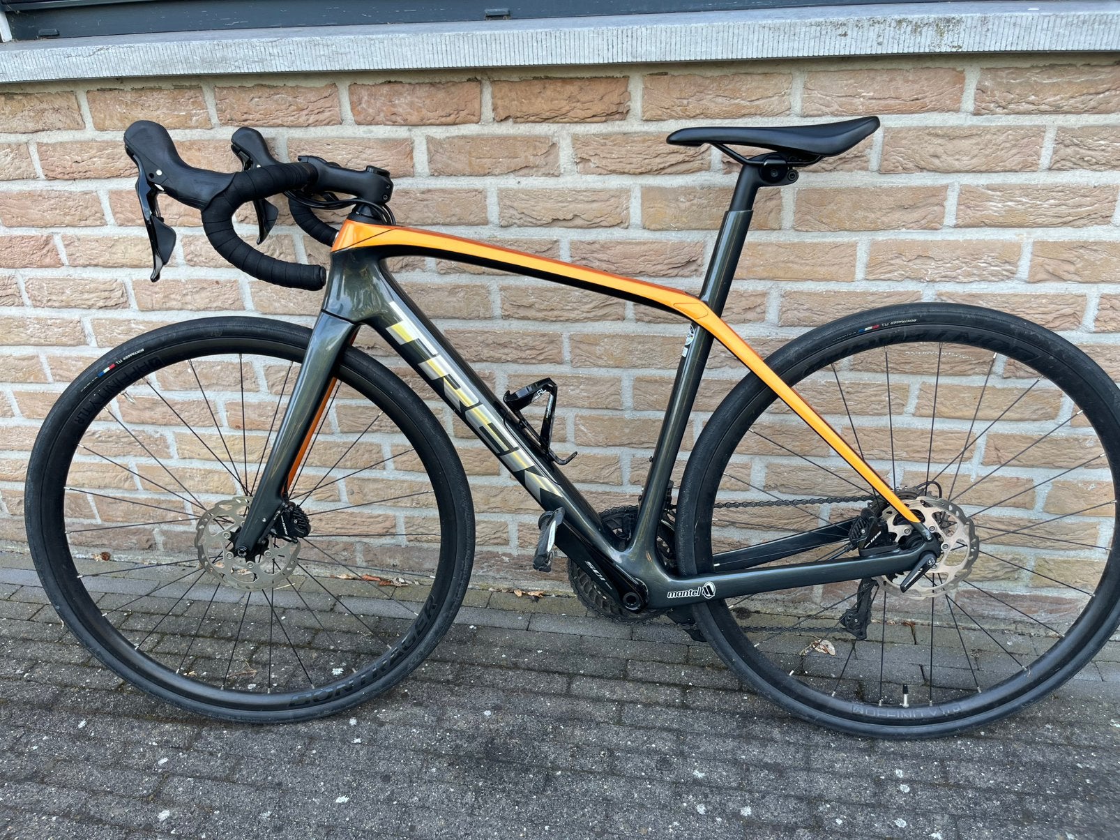 Trek Domane SL 5 (2021) – Carbon – Maat 52 – Shimano 105, Fietsen en Brommers, Ophalen, Zo goed als nieuw, Carbon