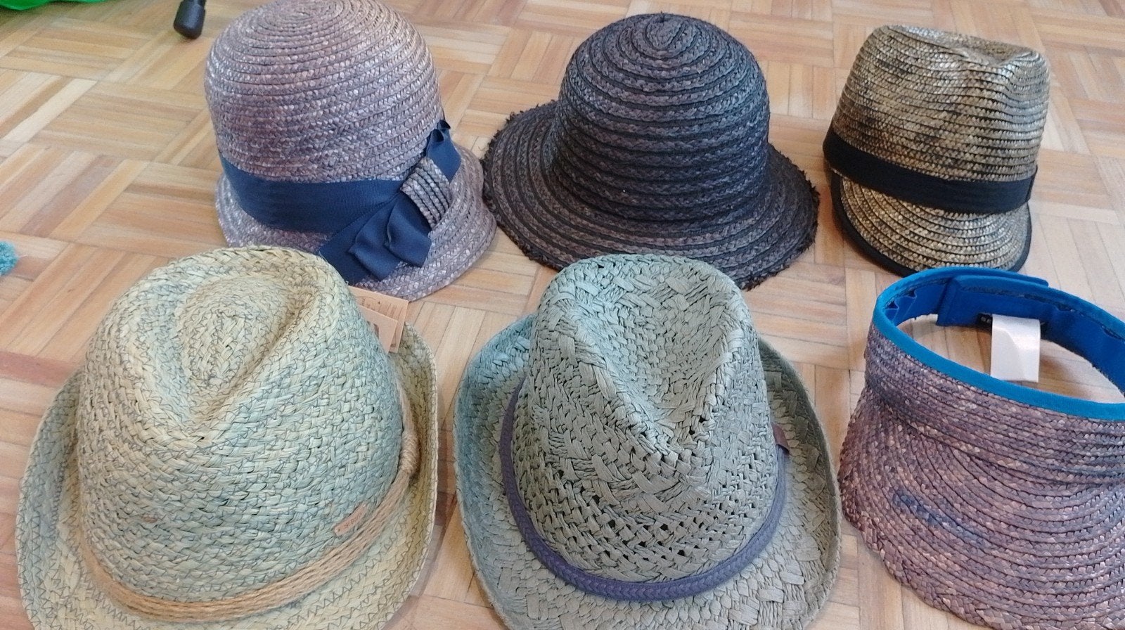 Lot 6 ongebruikte hoeden, buitenkansje!, Kleding | Dames, Hoeden en Petten, Ophalen of Verzenden