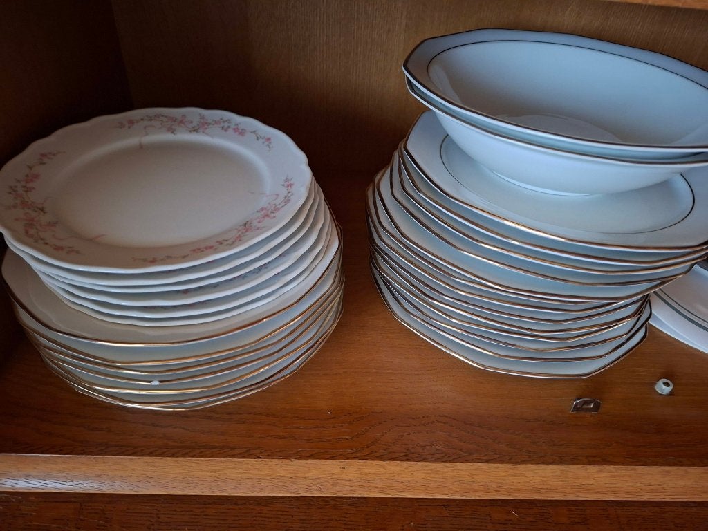Eet-en koffie servies, Ophalen, Zo goed als nieuw, Effen, Porselein