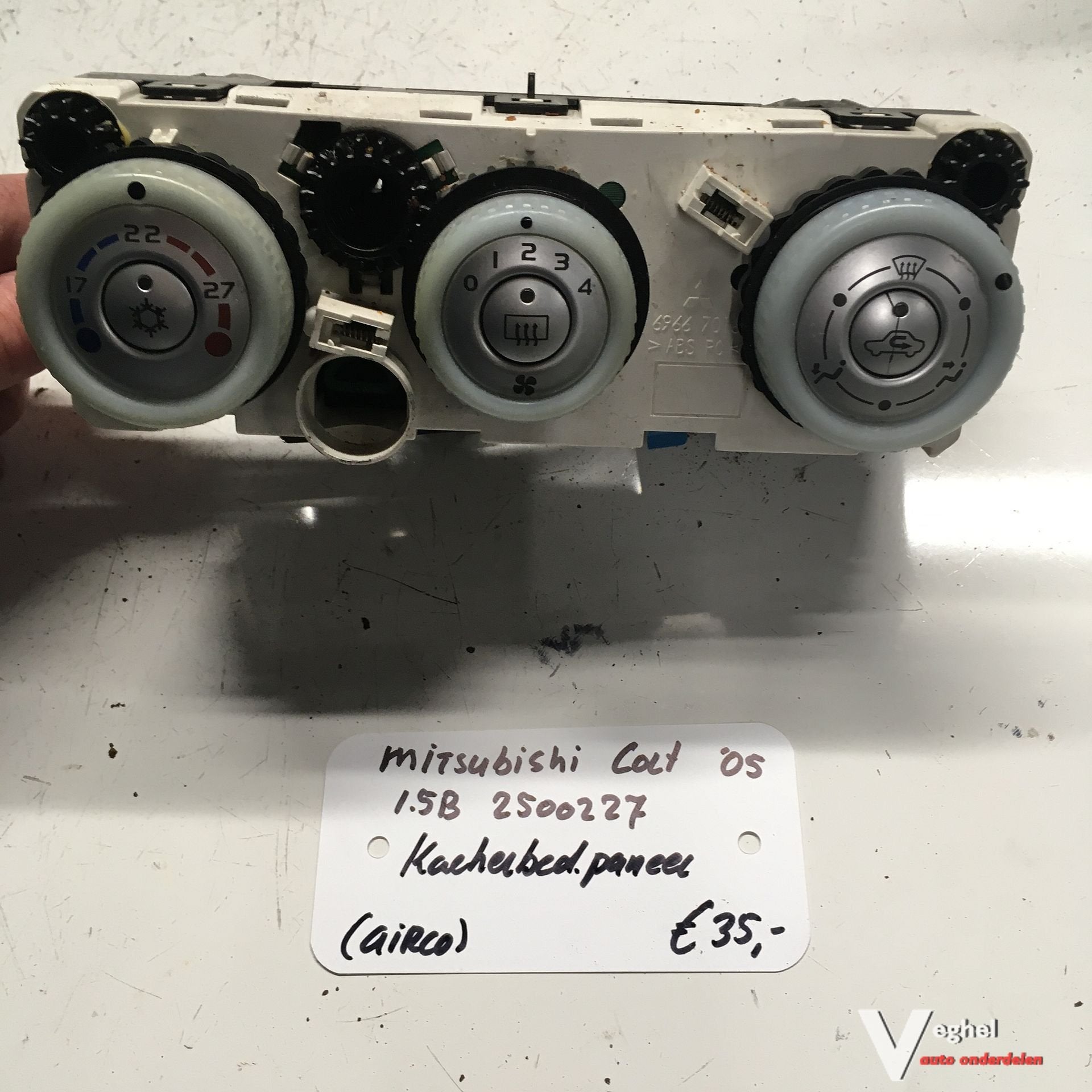 Mitsubishi Colt 1.5B   3drs  kleurcode: 01D 2005 2500227  Ka, -, Utilisé, -, -