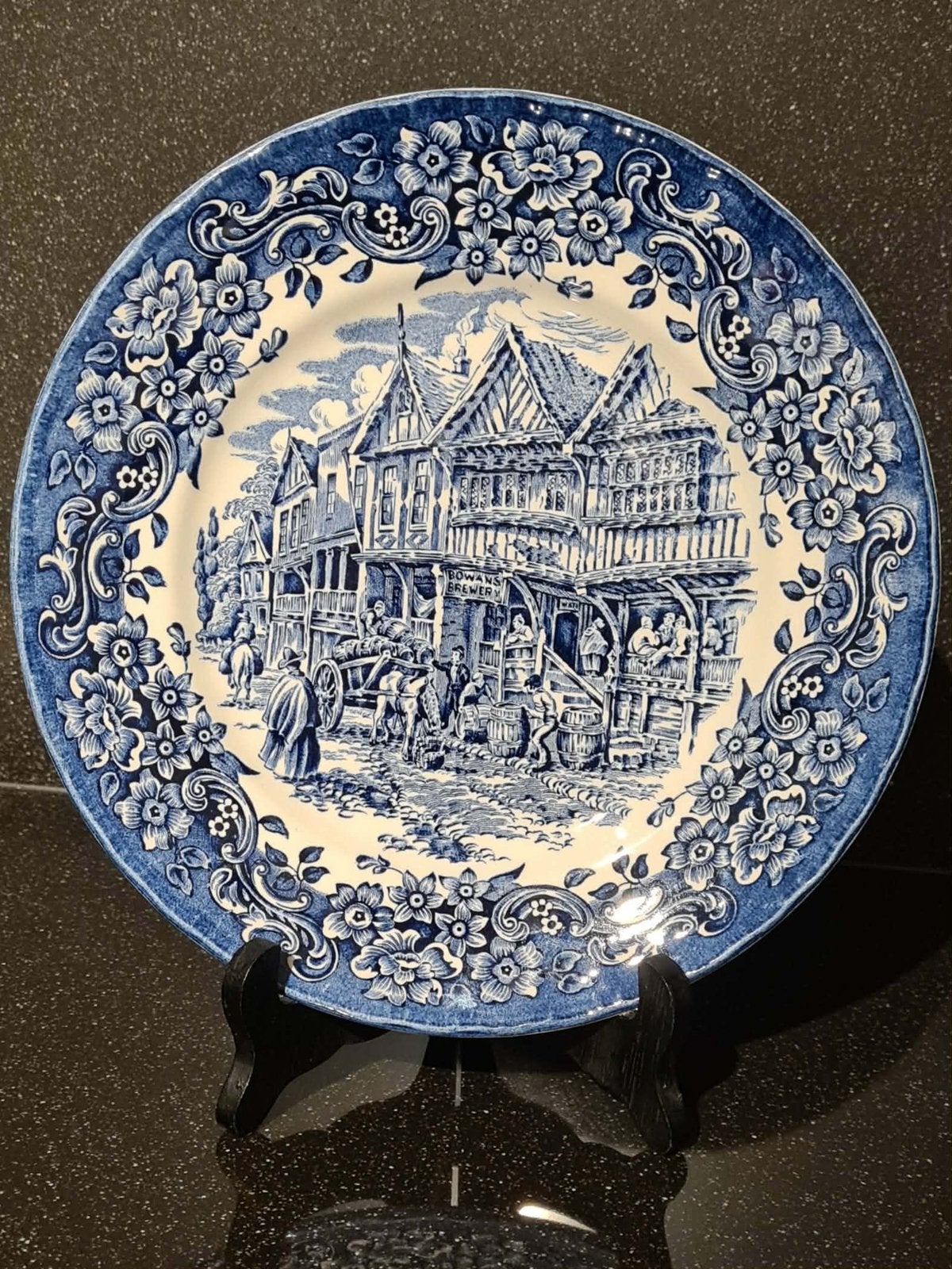 Royal Tudor Ware bord, Ophalen