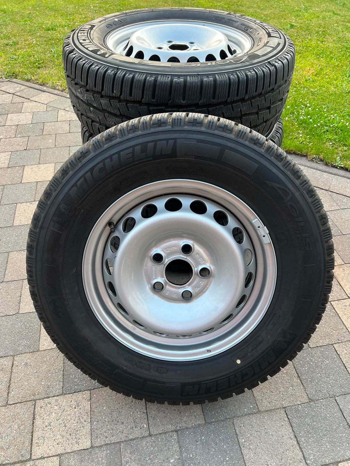 SET D'HIVER VW CRAFTER 235/65/R16 C PRESQUE NEUF, Autos : Pièces & Accessoires, Pneus & Jantes, Pneus et Jantes, Pneus hiver, 16 pouces