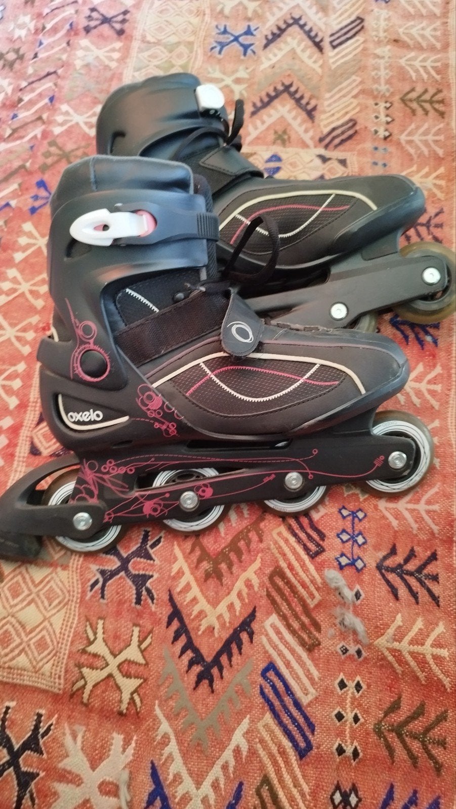 Rollers Oxelo Taille 41 - Noir & Rose + jambières offertes, Sport en Fitness, Skeelers, Ophalen