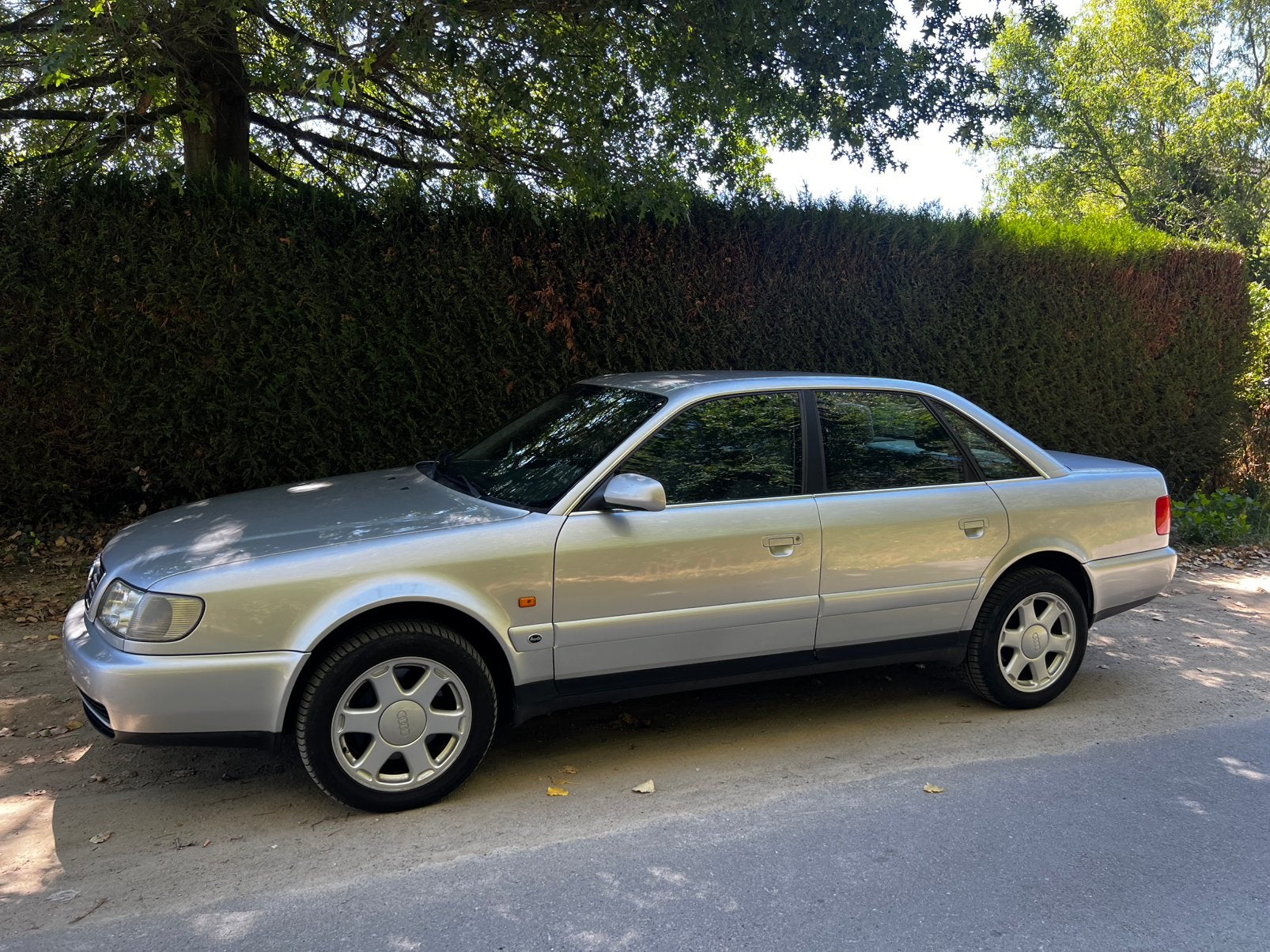 Mooie Audi oldtimer S6 4.2 V8 met 232 241 km, foto 7