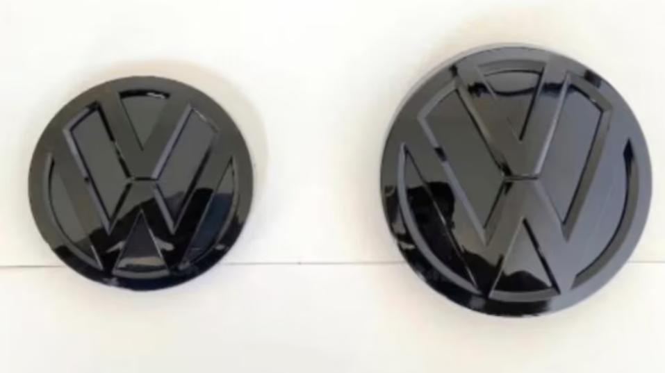 2x Logos Volkswagen Golf VII 7.5 Facelift Noir brillant 17+, Verzenden