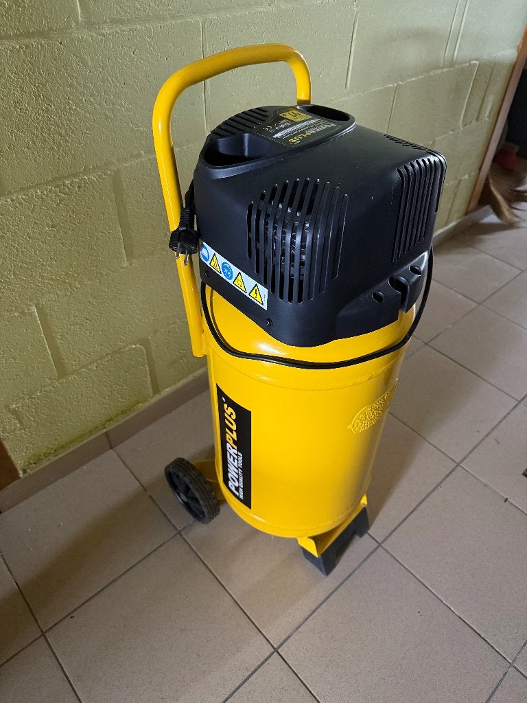 Compresseur 50L avec accessoires, Bricolage & Construction, Compresseurs, Comme neuf, 6 à 10 bars, 25 à 100 litres, 200 à 400 litres/min