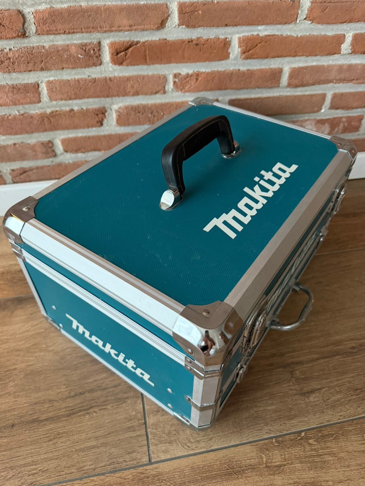 Makita DHP453 + 2 batterijen + lader + 96 accessoires, Doe-het-zelf en Bouw, Ophalen, Gebruikt