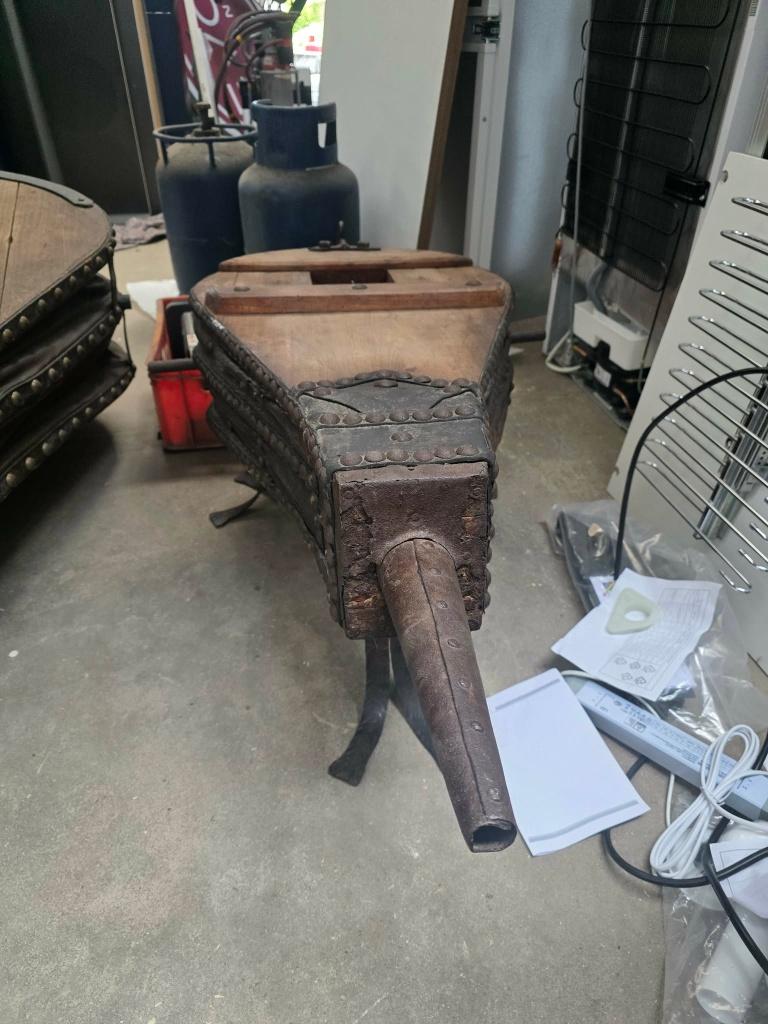 Ancien soufflet de forge, Enlèvement