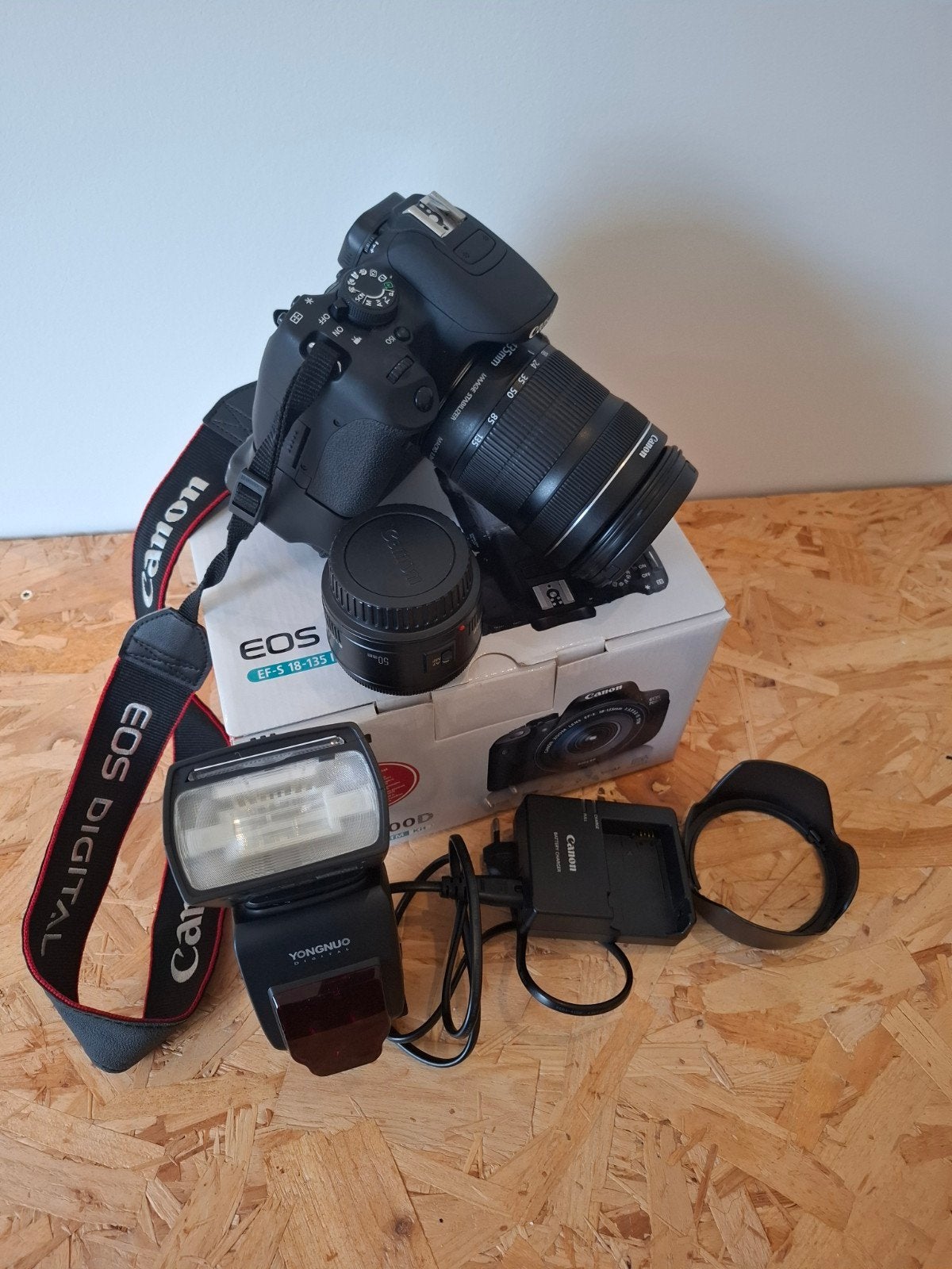 Canon 700D set - Flitser - 50mm lens & 18-135mm lens, TV, Hi-fi & Vidéo, Enlèvement, Comme neuf, Reflex miroir, Canon