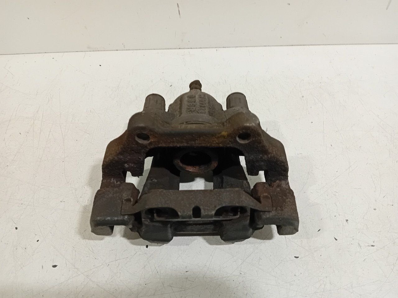 Remklauw links achter BMW 1 serie, Onderdelen@venauto.nl, Van der Ven Autorecycling B.V., Ettenseweg 76, 4706 PB Roosendaal, The Netherlands