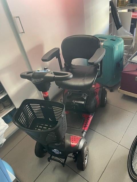 scootmobiel Vermeiren venus 4 sport met luchtbanden, Ophalen, 10 km/u of minder, Zo goed als nieuw, 15 km of minder