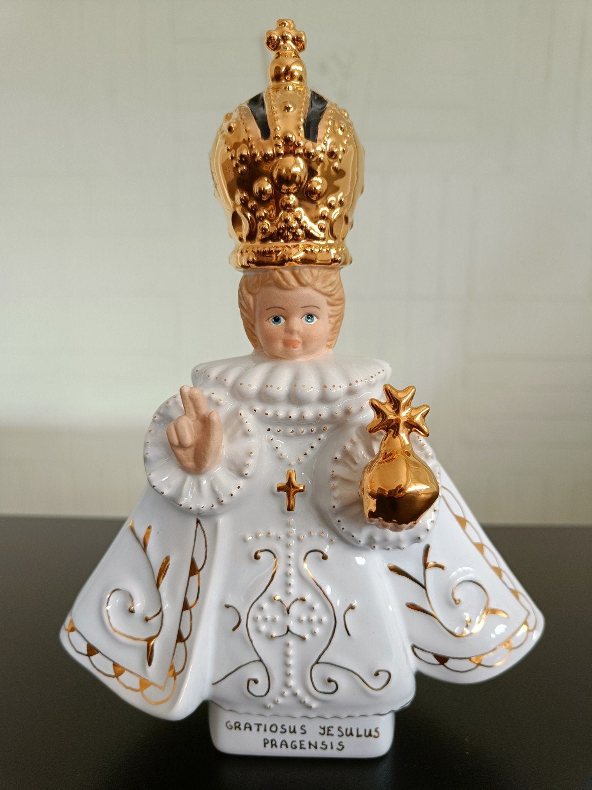 Porseleinen kindje Jezus van Praag., Antiek en Kunst, Ophalen of Verzenden