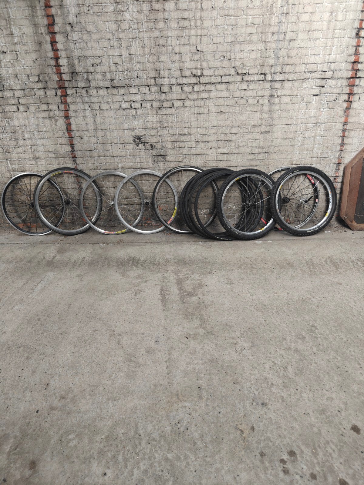 Lot de roues et de pneus de vélo à vendre, Mavic, Shimano, D, Vélos & Vélomoteurs, Enlèvement, Utilisé, Aluminium, DT-Swiss
