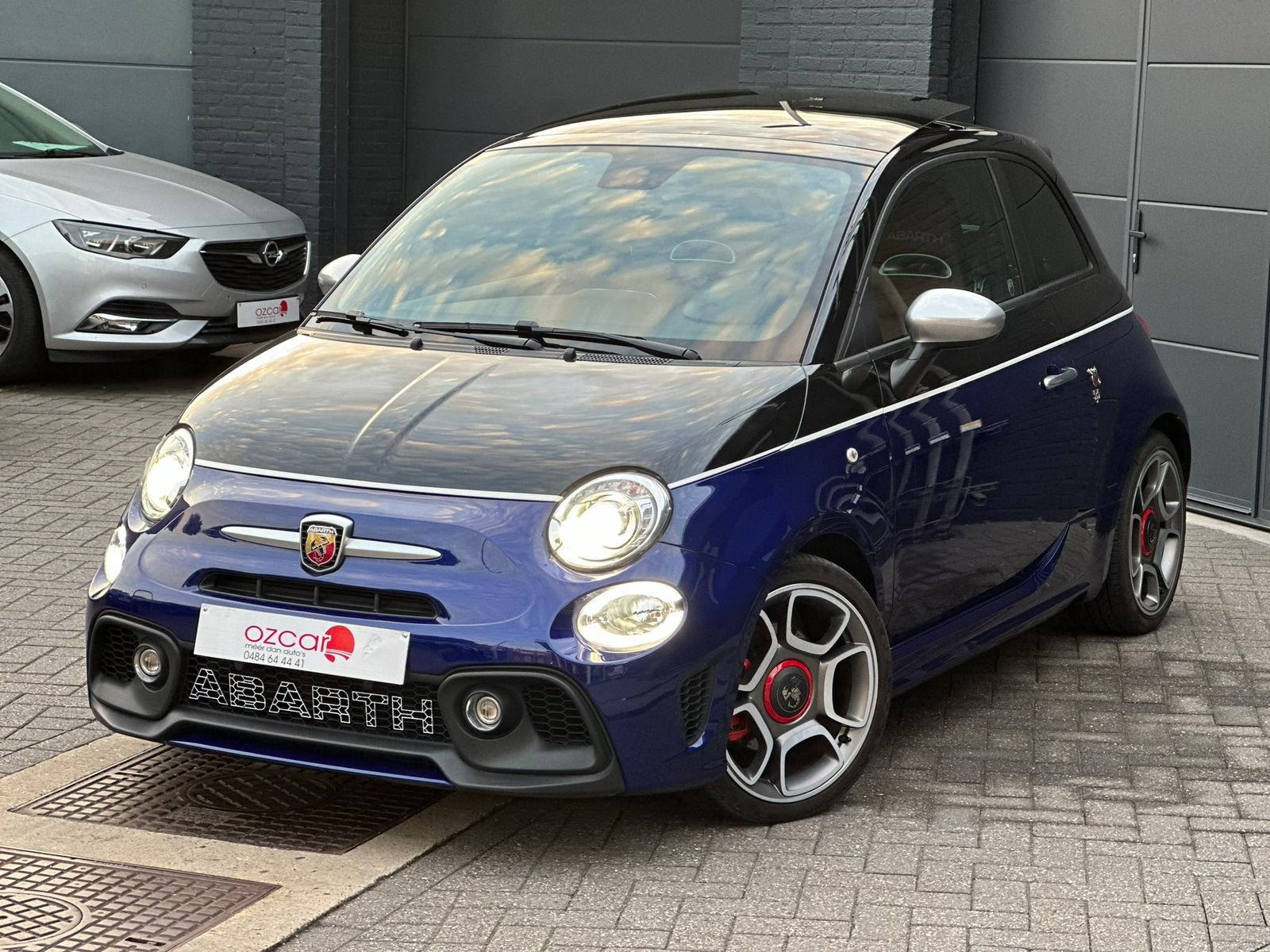 Fiat 500 Abarth 1.4 T-Jet 595 Turismo 165pk/Leder/Pano/Gps, Auto's, Voorwielaandrijving, Euro 6, 4 cilinders, Blauw