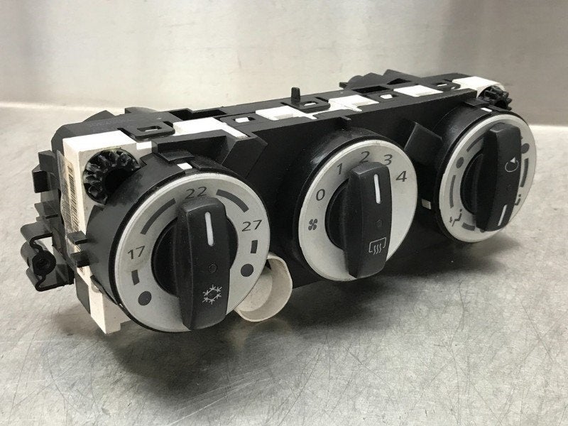 BEDIENINGSPANEEL VERWARMING Mitsubishi Colt (Z2 / Z3), Gebruikt, Mitsubishi
