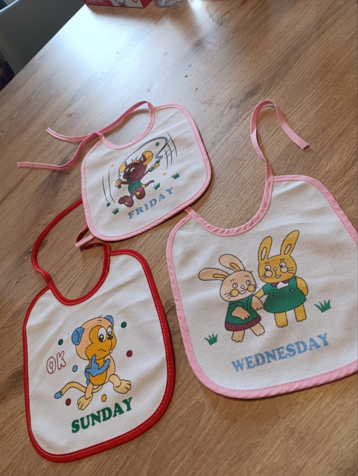 a vendre bavoir pour bébé, Huis en Inrichting, Keuken | Textiel, Ophalen
