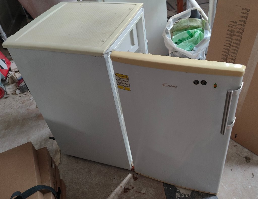 Petit Frigo à donner, Electroménager, Enlèvement, Utilisé, 45 à 60 cm, Avec compartiment congélateur