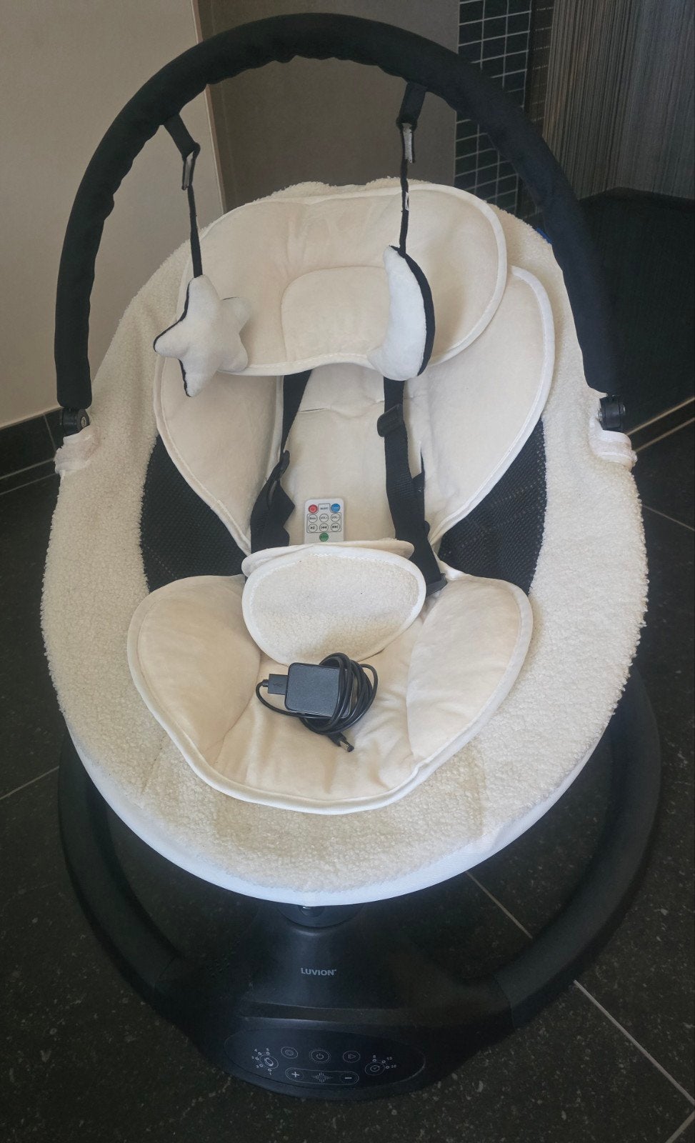Zeer mooie elektrische babyschommel Nieuw!!, Kinderen en Baby's, Ophalen, Zo goed als nieuw