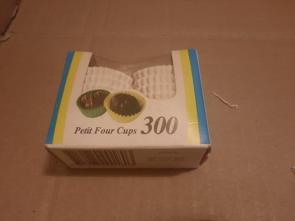 doosje met petit four cupes , 300 stuks splinternieuw, Hobby en Vrije tijd, Ophalen of Verzenden, Nieuw, Taarten