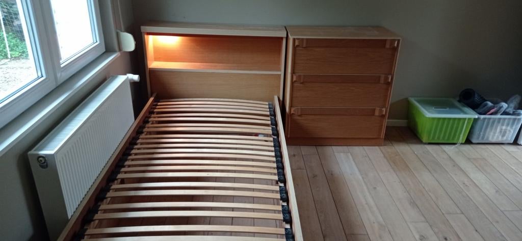 Lit 1 pers avec sommier, tête de lit et armoire 3 tiroirs, Enlèvement, Utilisé, Une personne, Bois