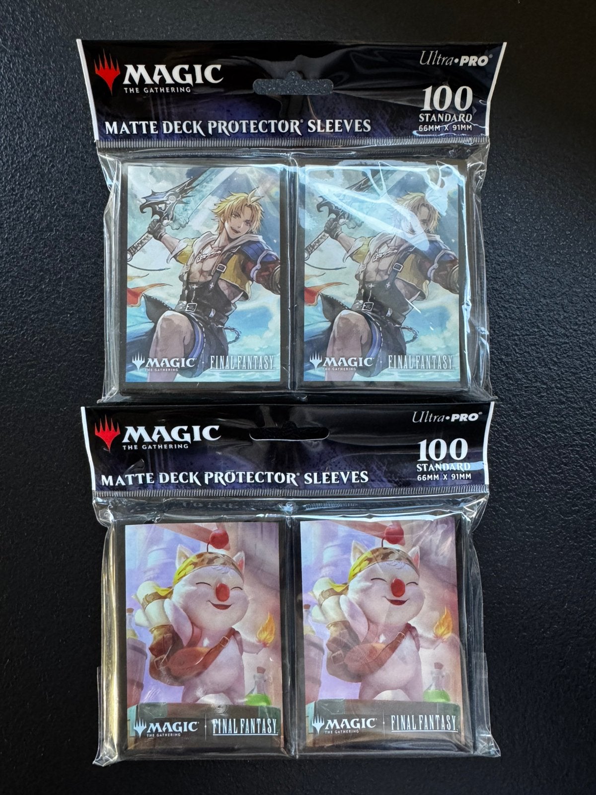 Magic x Final Fantasy - Ultra PRO Sleeves (Tidus & Moogle), Hobby en Vrije tijd, Ophalen of Verzenden, Nieuw, Sleeves of Kaarthoesjes