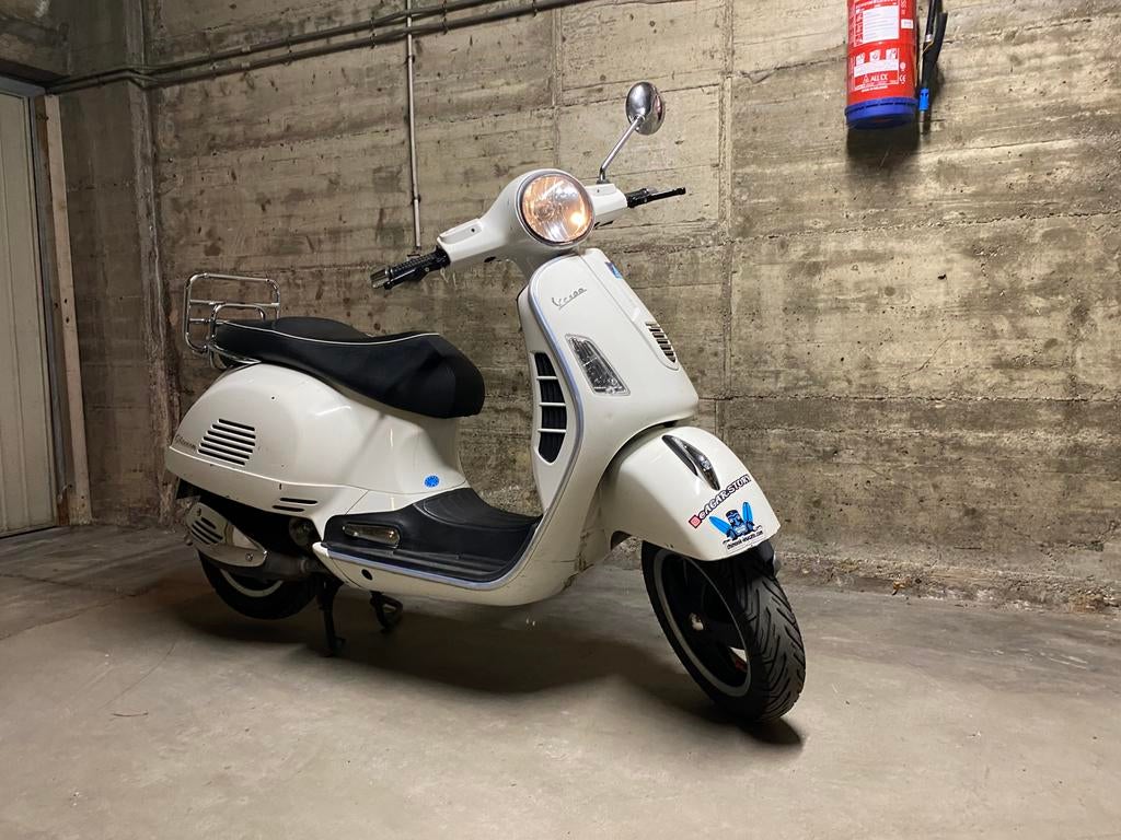 Vespa 300 GTS - 2008 - 20.180 km, Motoren, Motoren | Piaggio, Scooter, Occasion, Particulier, Automaat